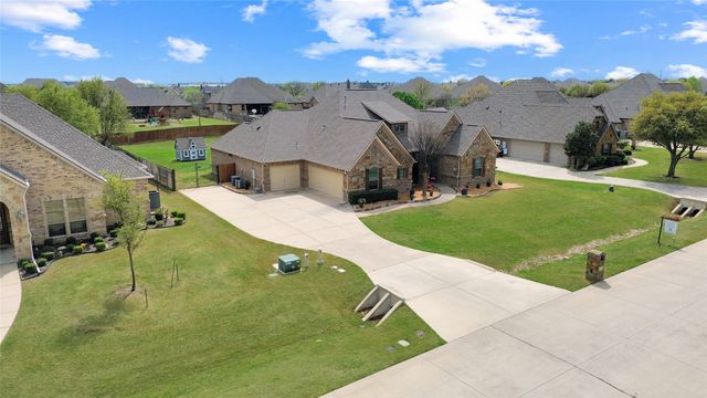 1173 Durango Springs Drive, Fort Worth, TX 76052