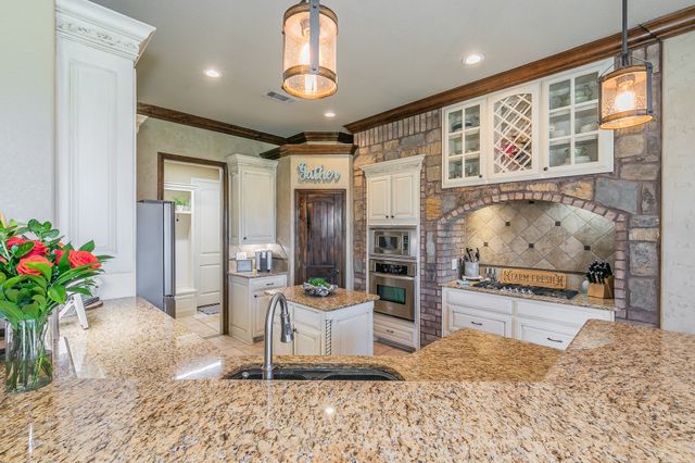 1173 Durango Springs Drive, Fort Worth, TX 76052