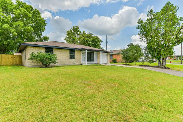 3025 15th Avenue N, Texas City, TX 77590