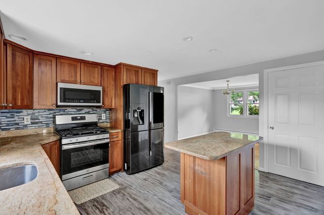 18 Nolan Drive, Bloomfield, CT 06002
