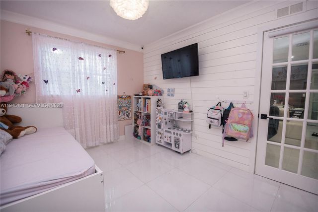 150 NE 31st St, Pompano Beach, FL 33064