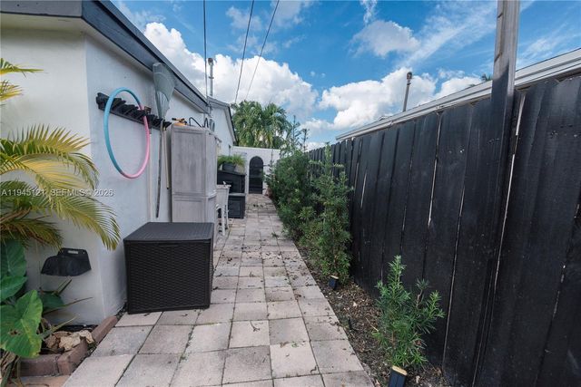 150 NE 31st St, Pompano Beach, FL 33064