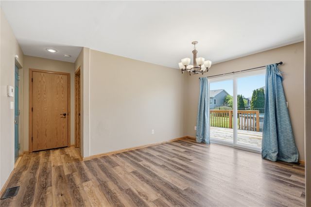 89 Cardinal Avenue NE, Atkins, IA 52206