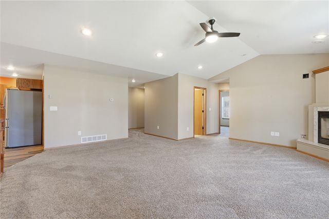 89 Cardinal Avenue NE, Atkins, IA 52206
