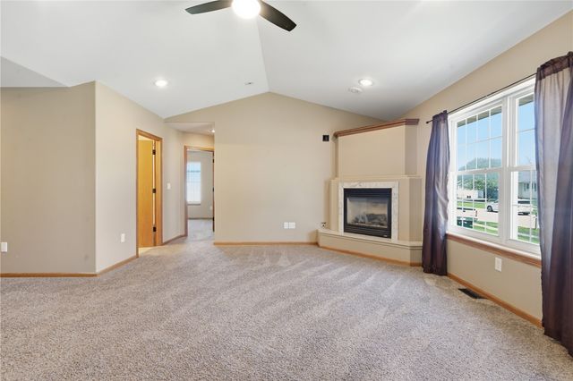 89 Cardinal Avenue NE, Atkins, IA 52206