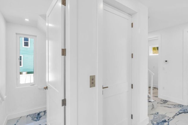 84 Coral Way, Key Largo, FL 33037