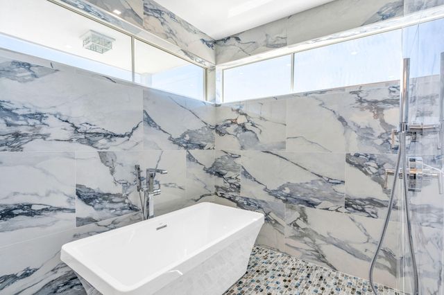 84 Coral Way, Key Largo, FL 33037