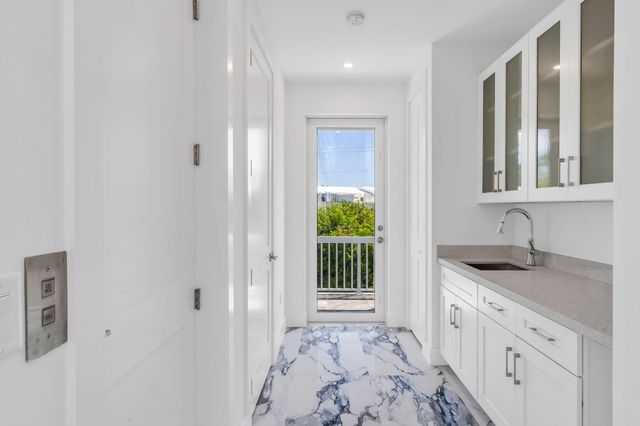 84 Coral Way, Key Largo, FL 33037