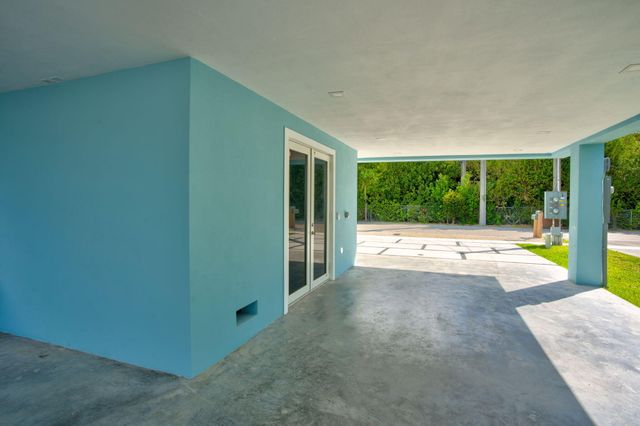 84 Coral Way, Key Largo, FL 33037