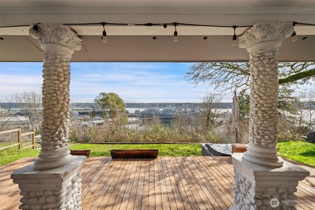 724 S Summit Avenue, Bremerton, WA 98312