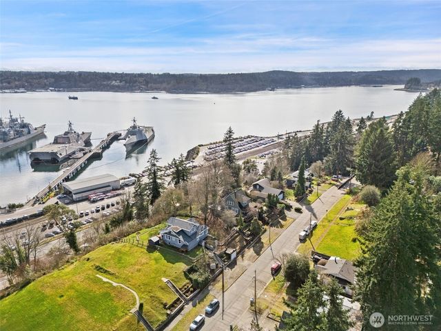 724 S Summit Avenue, Bremerton, WA 98312