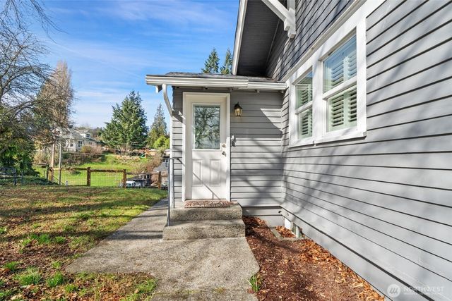 724 S Summit Avenue, Bremerton, WA 98312