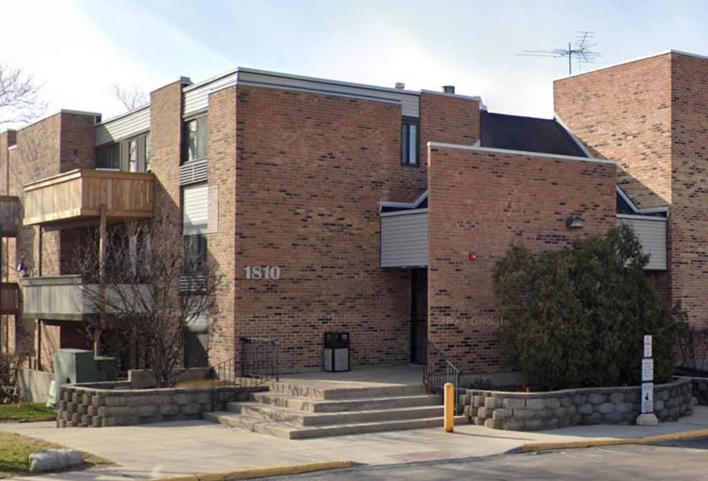 1810 Hemlock Place 208, Schaumburg, IL 60173