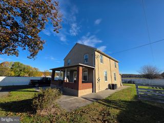 9559 KINGS HWY S, Zionsville, PA 18092