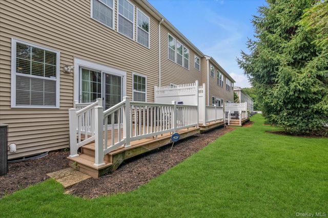 96 Paget Lane, Massapequa, NY 11758