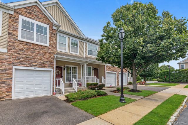 96 Paget Lane, Massapequa, NY 11758