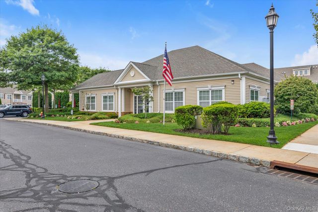 96 Paget Lane, Massapequa, NY 11758