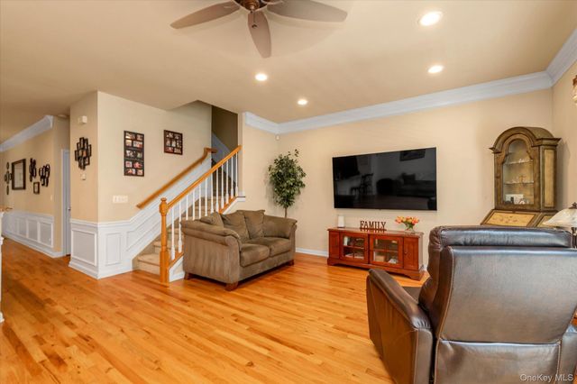 96 Paget Lane, Massapequa, NY 11758