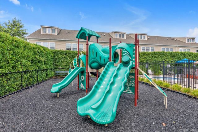 96 Paget Lane, Massapequa, NY 11758