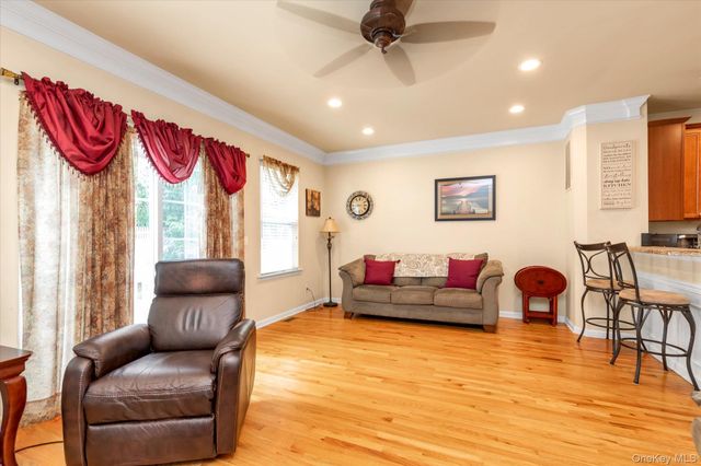 96 Paget Lane, Massapequa, NY 11758