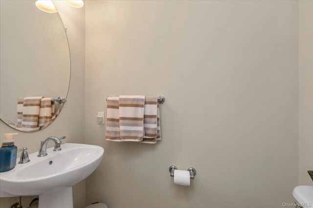 96 Paget Lane, Massapequa, NY 11758