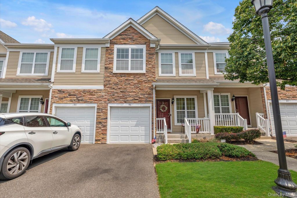 96 Paget Lane, Massapequa, NY 11758