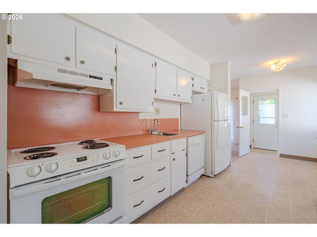 2355 Ne 57TH Ave, Portland, OR 97213