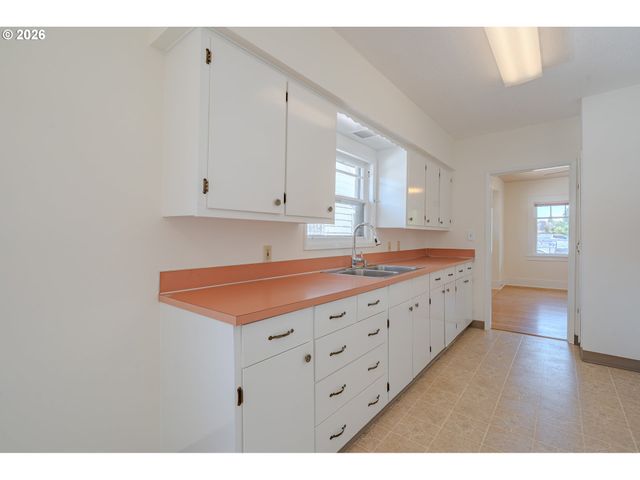 2355 Ne 57TH Ave, Portland, OR 97213