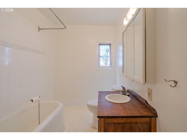 2355 Ne 57TH Ave, Portland, OR 97213