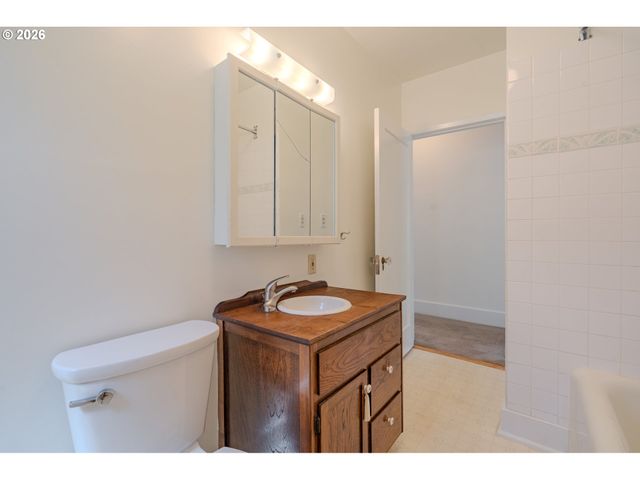 2355 Ne 57TH Ave, Portland, OR 97213