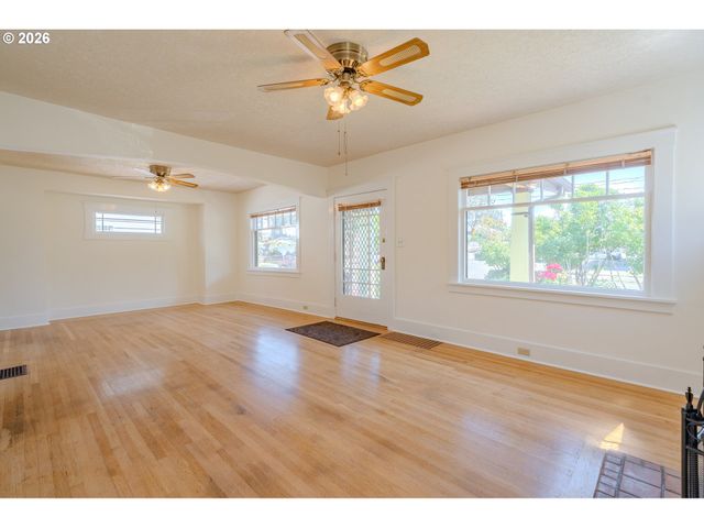 2355 Ne 57TH Ave, Portland, OR 97213