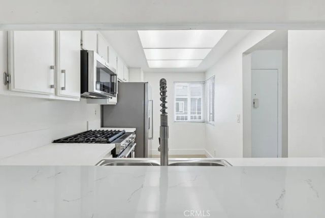 955 E 3rd Street 407, Long Beach, CA 90802