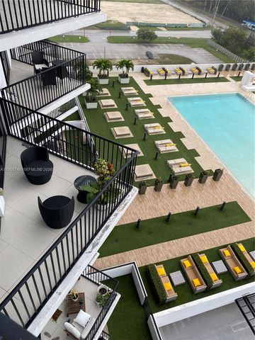 5252 NW 85th Ave 910, Doral, FL 33166