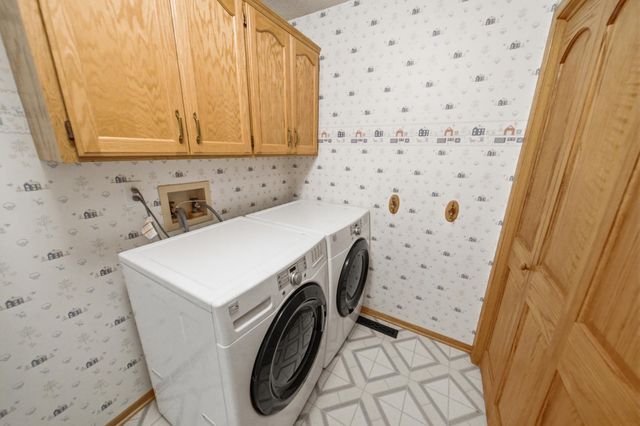 3851 Newport Lane NW, Rochester, MN 55901