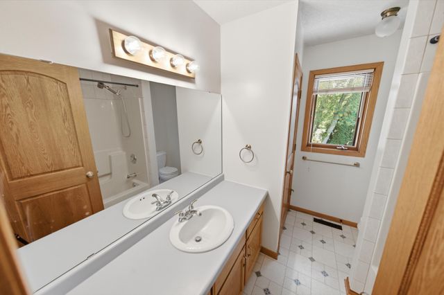 3851 Newport Lane NW, Rochester, MN 55901