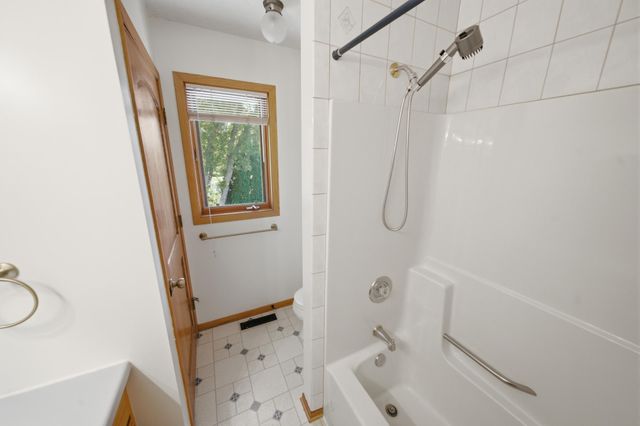3851 Newport Lane NW, Rochester, MN 55901