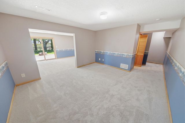 3851 Newport Lane NW, Rochester, MN 55901