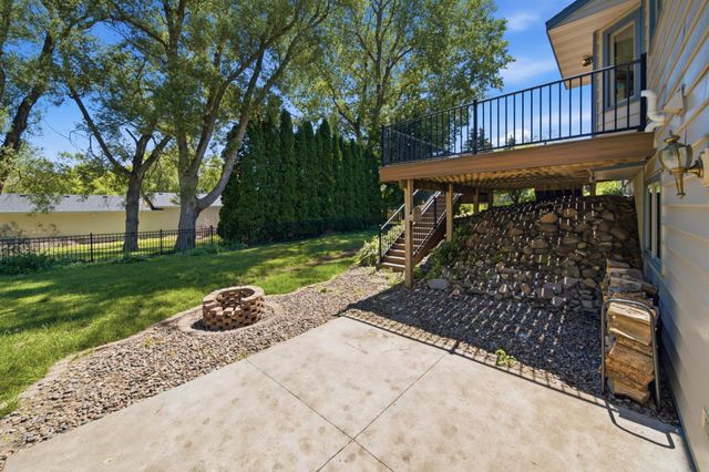 3851 Newport Lane NW, Rochester, MN 55901