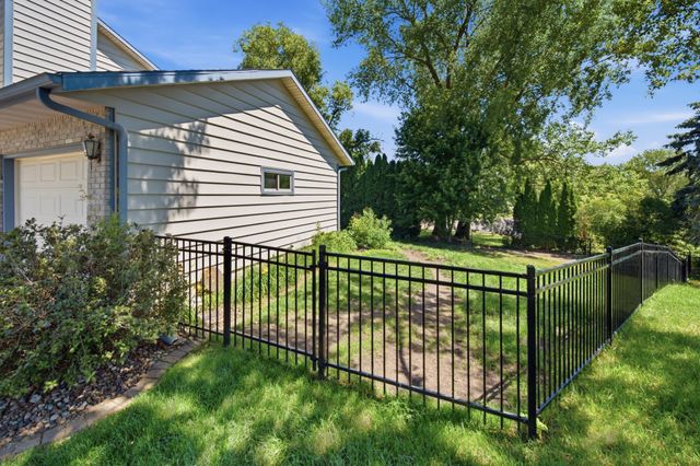 3851 Newport Lane NW, Rochester, MN 55901