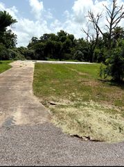 317 Southern Oaks Dr, Lake Jackson, TX 77566
