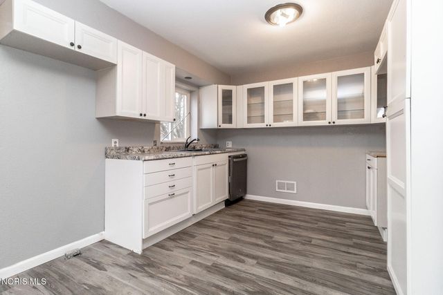 2424 Lark Avenue, Toledo, OH 43613