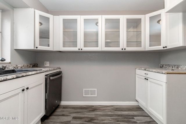 2424 Lark Avenue, Toledo, OH 43613