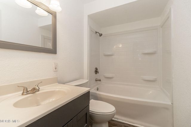 2424 Lark Avenue, Toledo, OH 43613