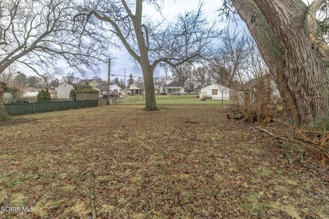 2424 Lark Avenue, Toledo, OH 43613