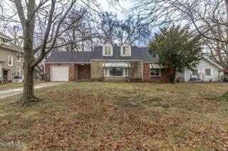 2424 Lark Avenue, Toledo, OH 43613