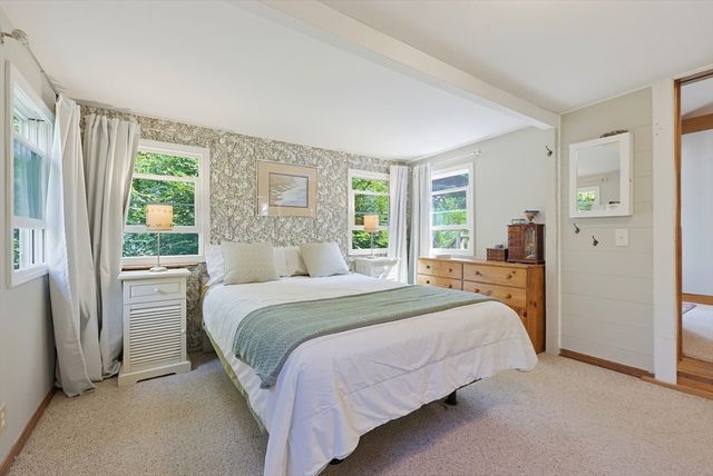 39 Norwood St, Sharon, MA 02067