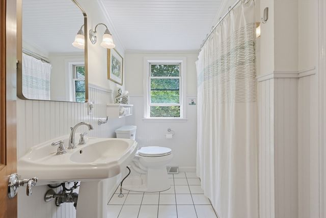 39 Norwood St, Sharon, MA 02067
