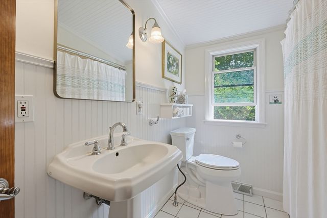 39 Norwood St, Sharon, MA 02067