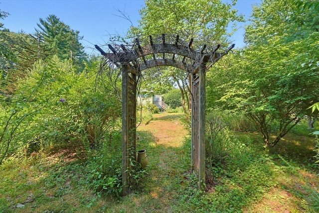 39 Norwood St, Sharon, MA 02067