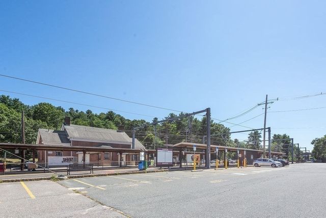 39 Norwood St, Sharon, MA 02067